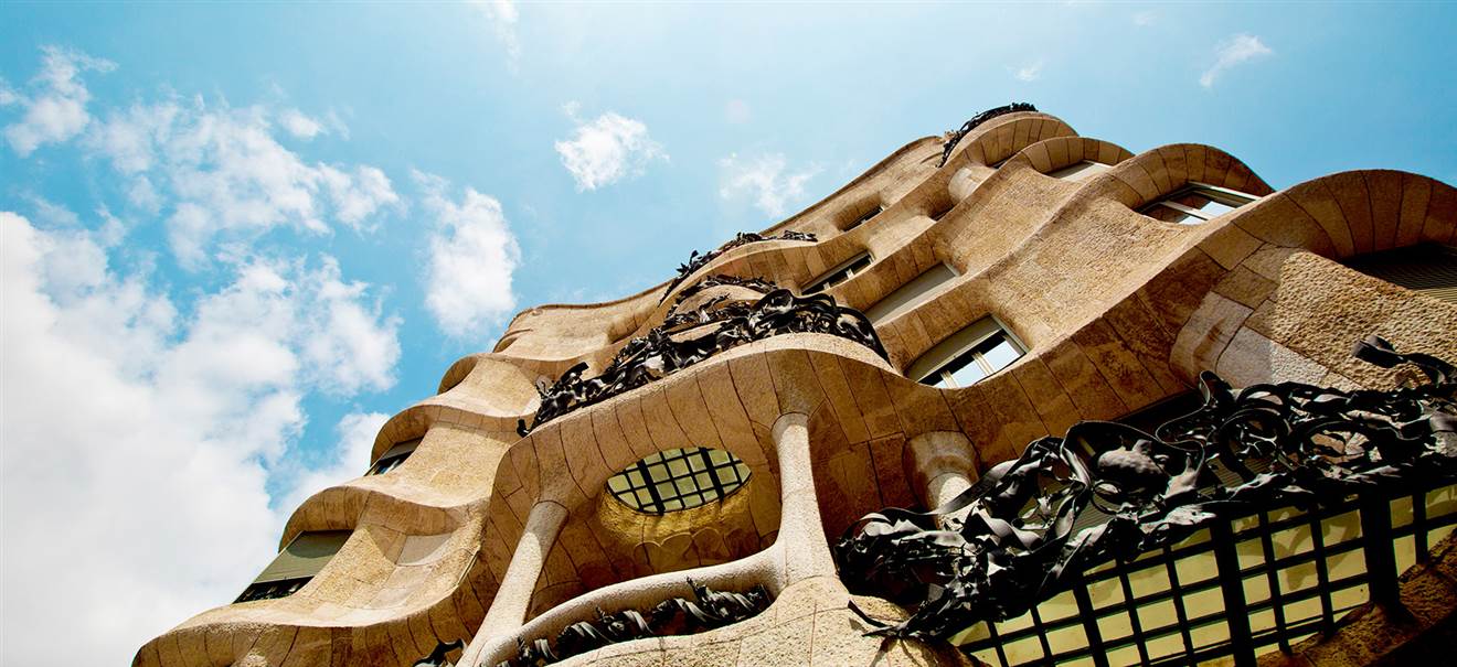 Casa Mila & Hop on Hop off Bus